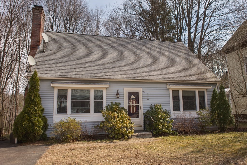91 Forest St, Clinton, MA 01510