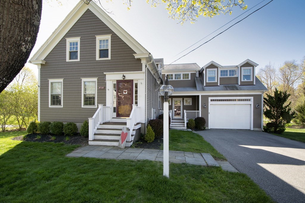22 Spring St, Cohasset, MA 02025
