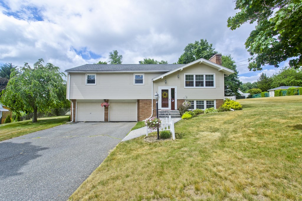 71 Bridle Path Rd, West Springfield, MA 01089