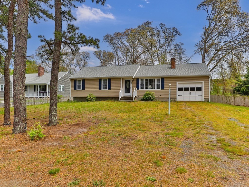 40 Country Ln, Dennis, MA 02639