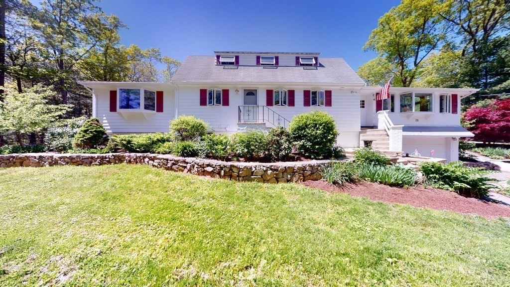 29 Forest St, Medfield, MA 02052