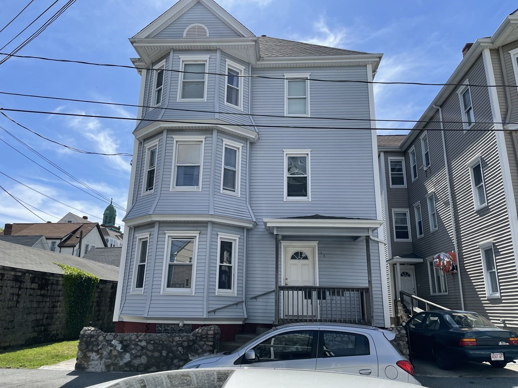 13 Hall St, New Bedford, MA 02740
