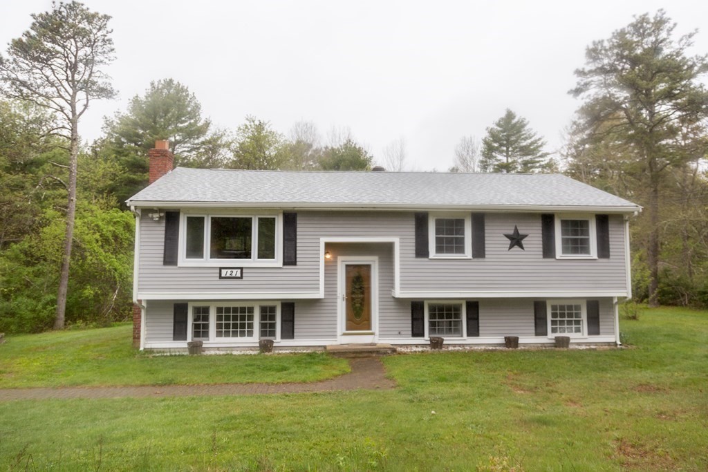 121 Bourne Rd, Plymouth, MA 02360