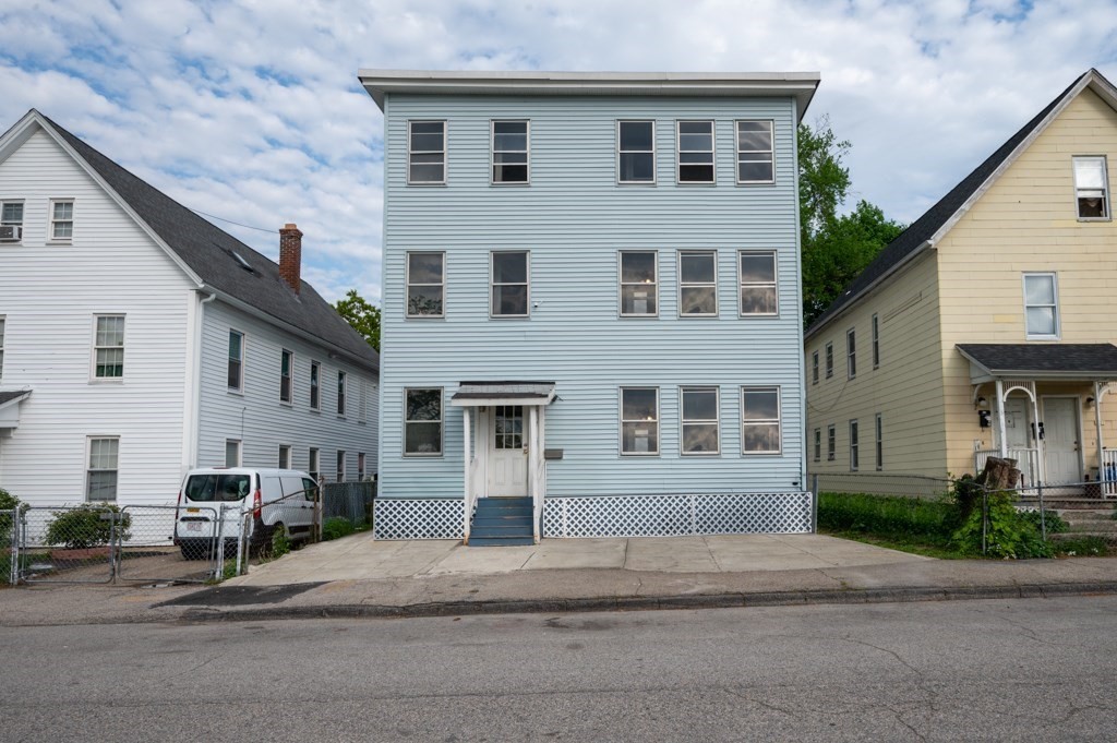 97 Mayfield St, Worcester, MA 01602