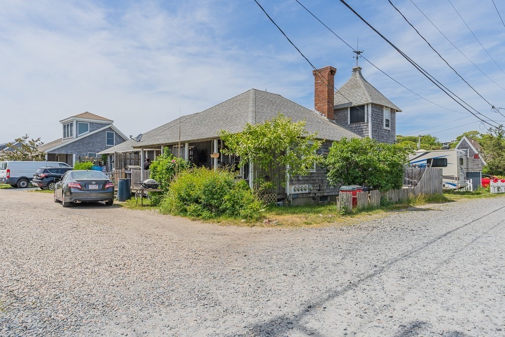 14 Garfield Ave, Provincetown, MA 02657