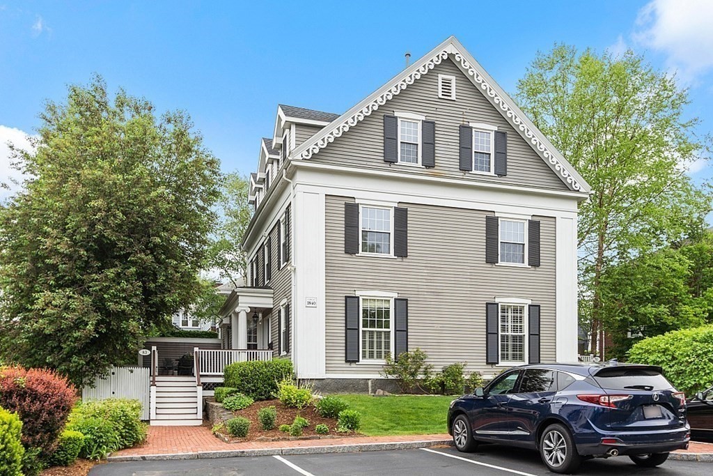 83 Forest St 83, Medford, MA 02155