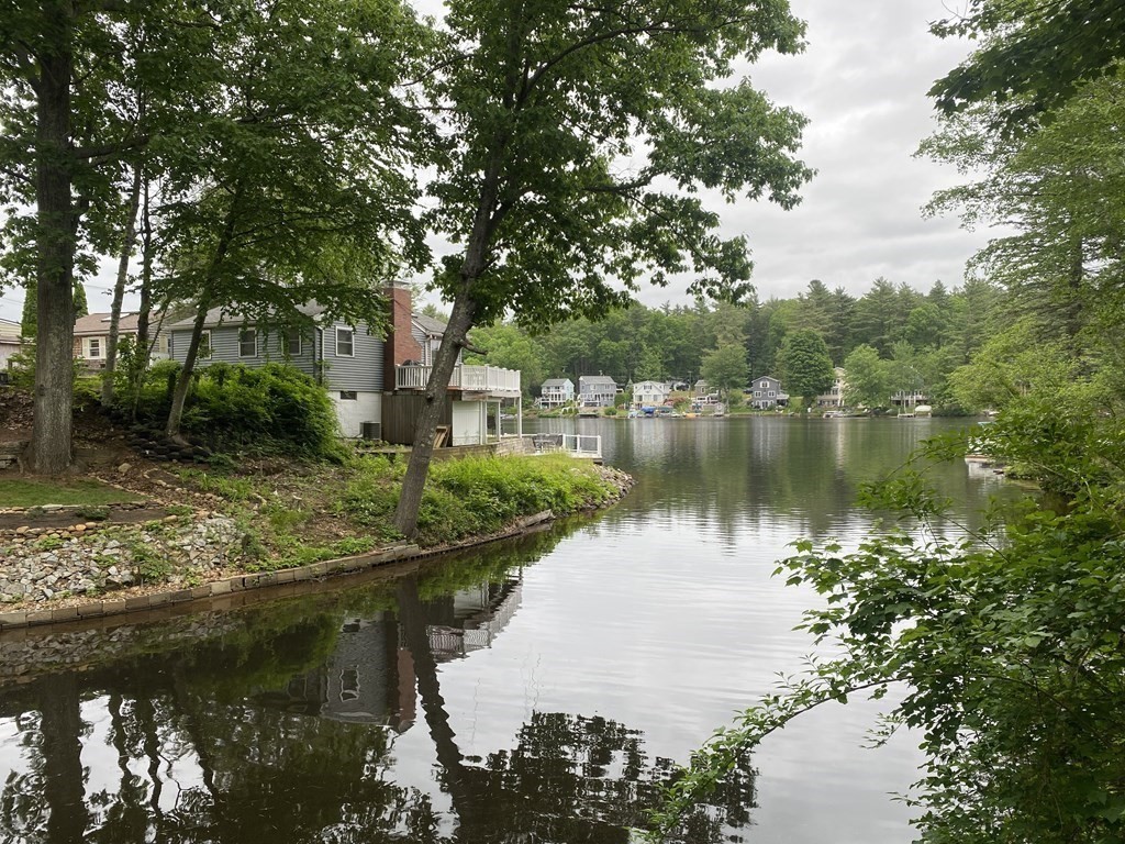 3 Inlet Drive, Holland, MA 01521