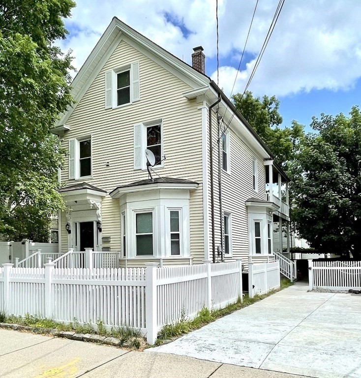 42 Moore St, Somerville, MA 02144