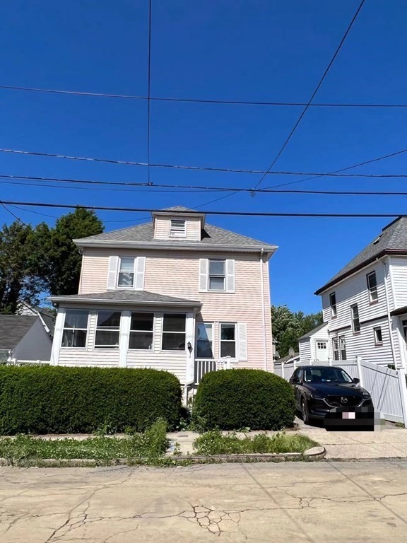 12 Royal St, Quincy, MA 02170