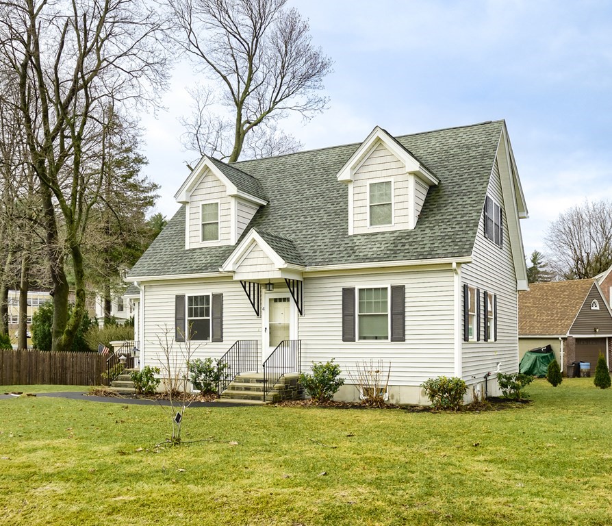 4 Suburban Rd, Worcester, MA 01602