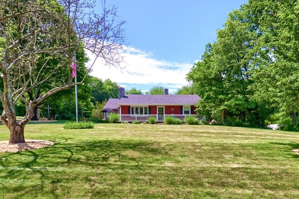 10 Valley Rd, Middleboro, MA 02346