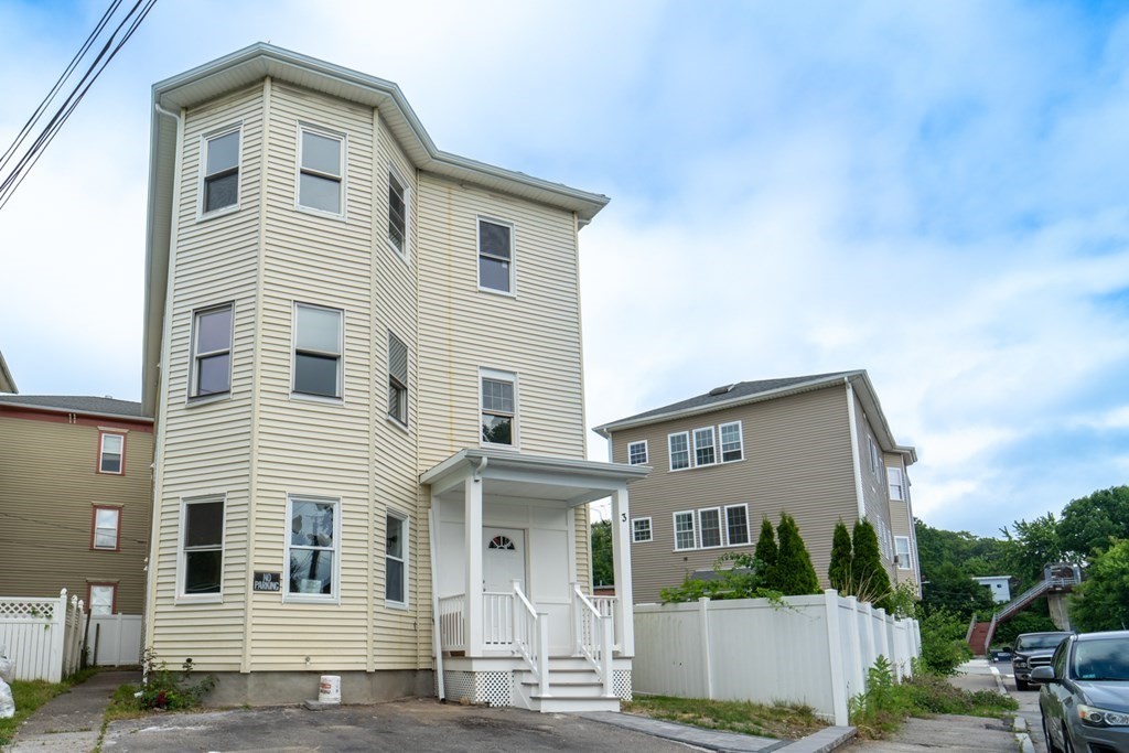 3 S Crystal St, Worcester, MA 01603