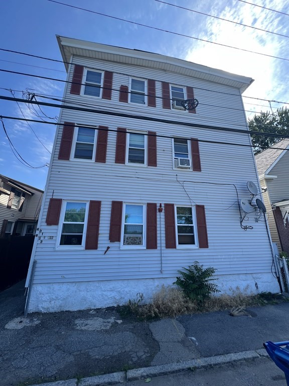 431-433 Lakeview Ave, Lowell, MA 01850