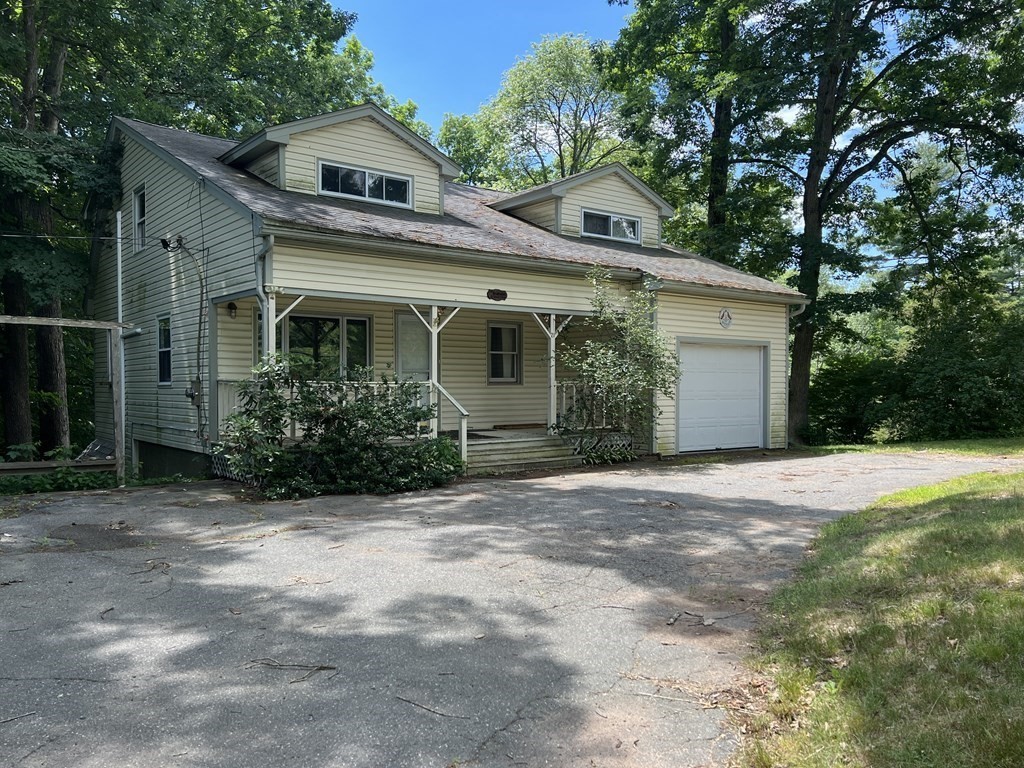 21 West St, Granby, MA 01033