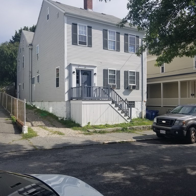 79 Bedford St, New Bedford, MA 02740