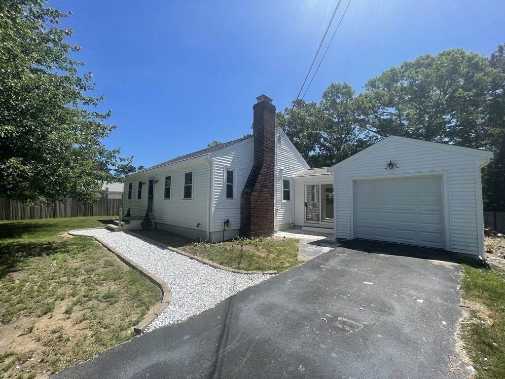 8 Oliver St, Yarmouth, MA 02664