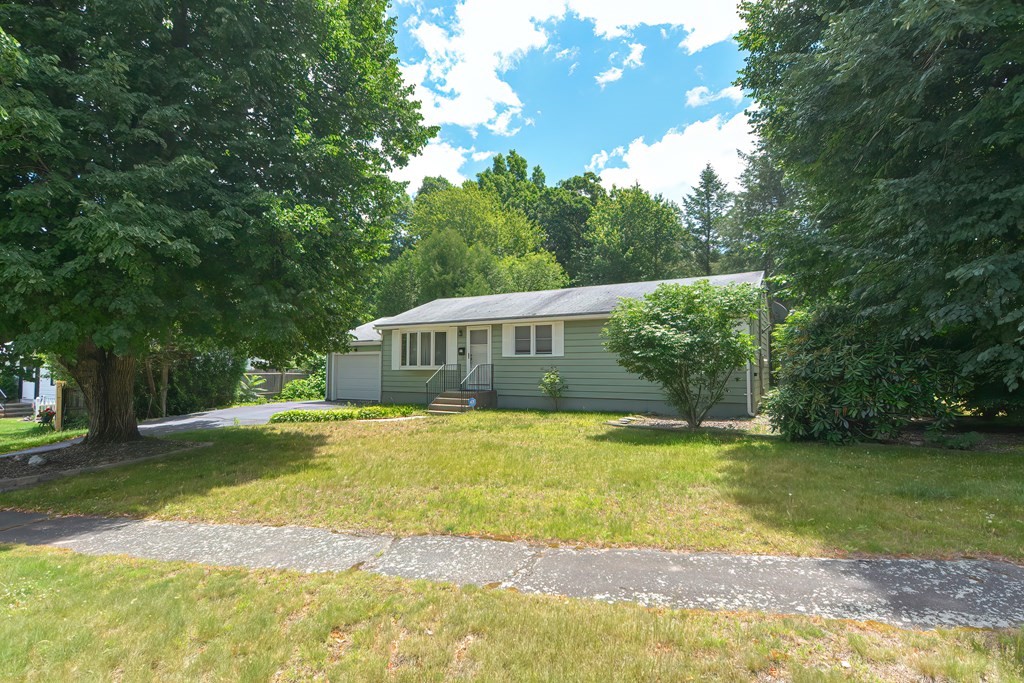57 Pinecroft Ave, Holden, MA 01520