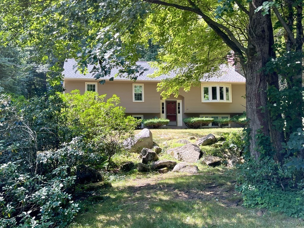 127 Fort Sumter Drive, Holden, MA 01520