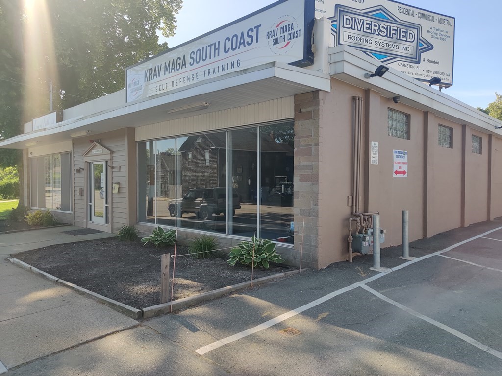 For Lease - Commercial / Retail Space located in North New Bedford / Acushnet line in a great location - 2nd busiest street in the city. Excellent location for a dance studio, art studio, lawyers office, medical office, or any small business. Off street parking for 10-12 vehicles plus street parking.