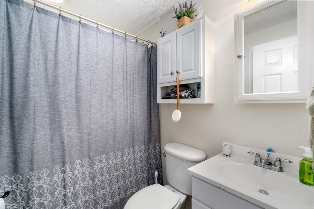 16 Peach Orchard Rd, Burlington MA 01803 73026143