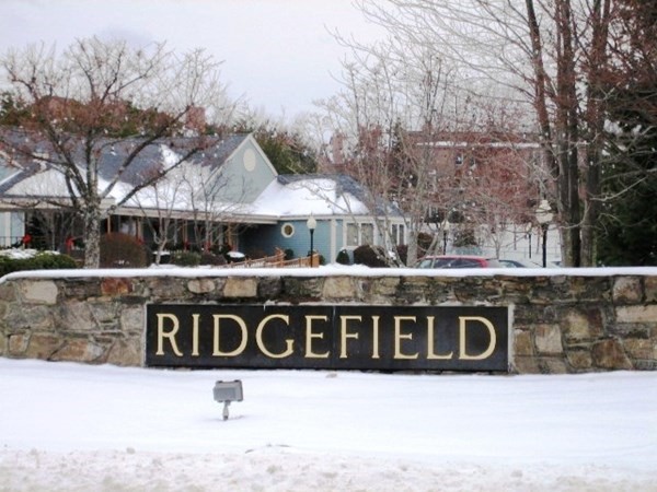504 Ridgefield Circle Clinton MA 01510