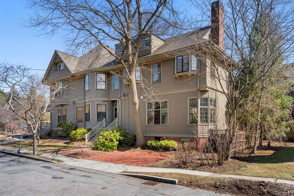 130 Brattle St Unit B, Cambridge, MA 02138