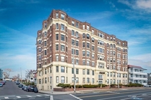 285 Lynn Shore Dr, Apt 208