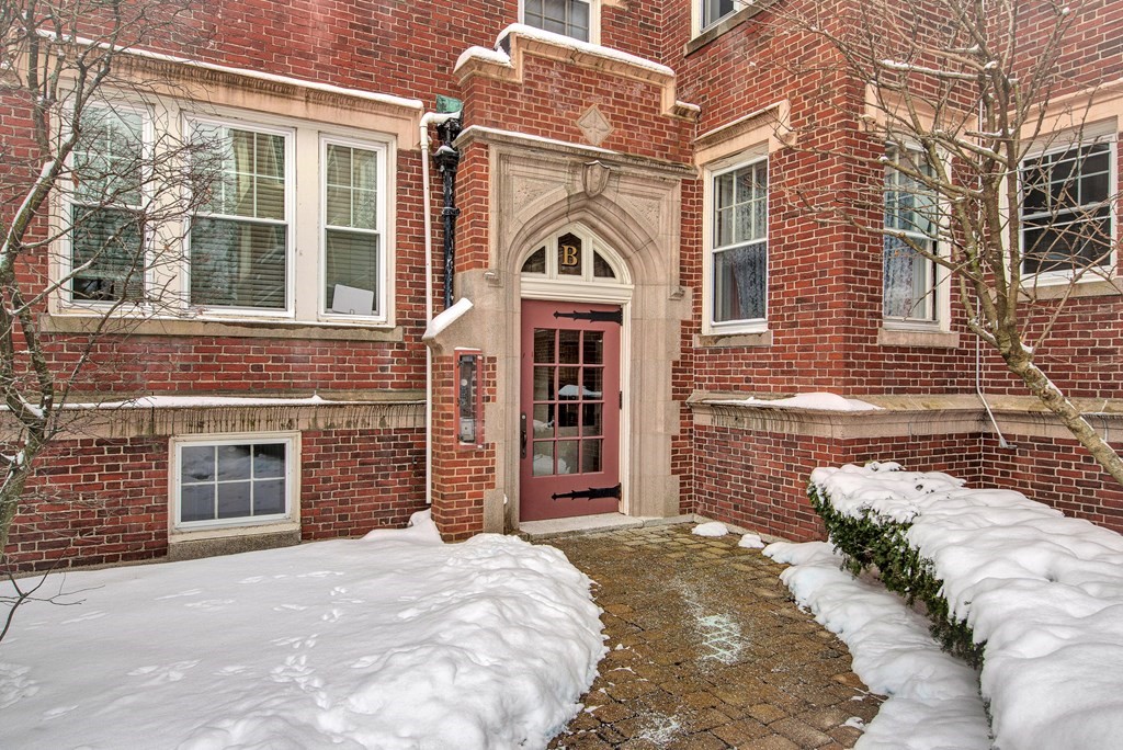 Medford 1 Bed 1 Bath Condo for Sale 379,000