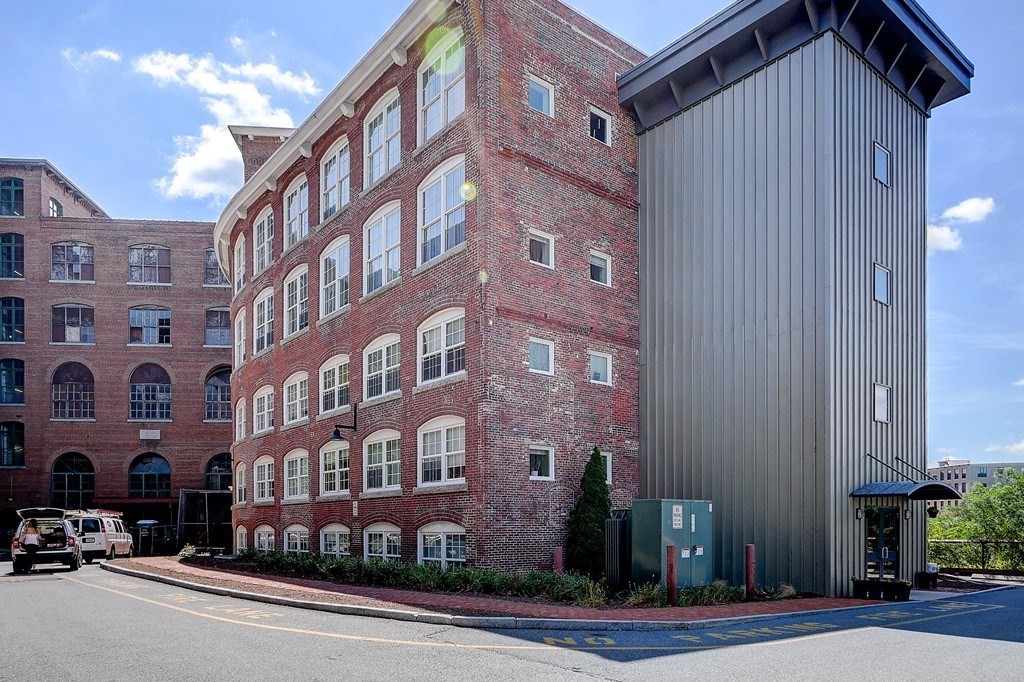 Brookside House Condos
