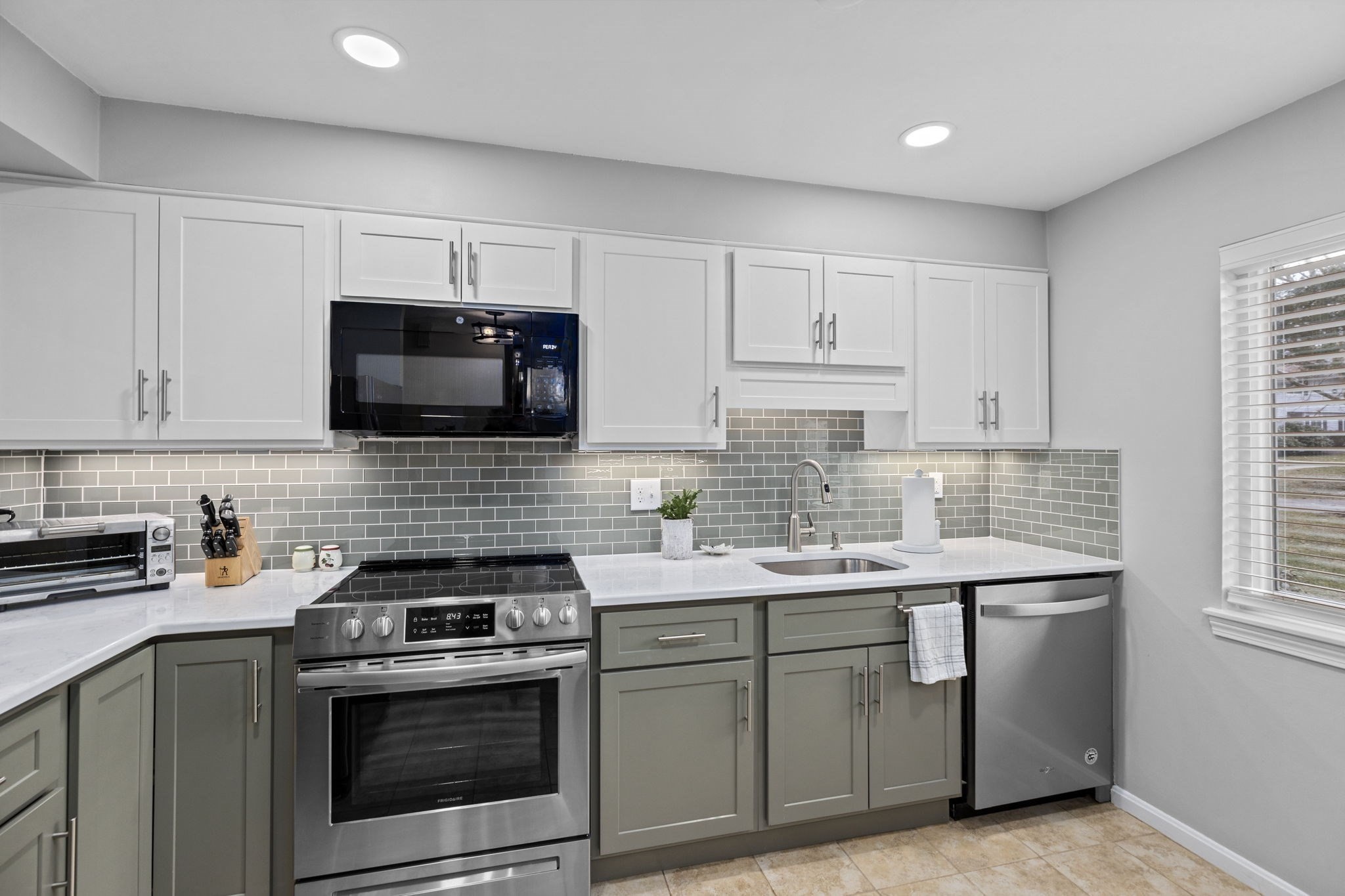 Hingham 2 Bed 2 Bath Condo for Sale 444,900