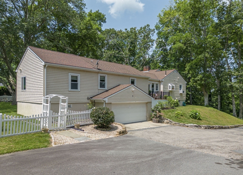 2 Whiteweed Dr, Dartmouth, MA Image 2