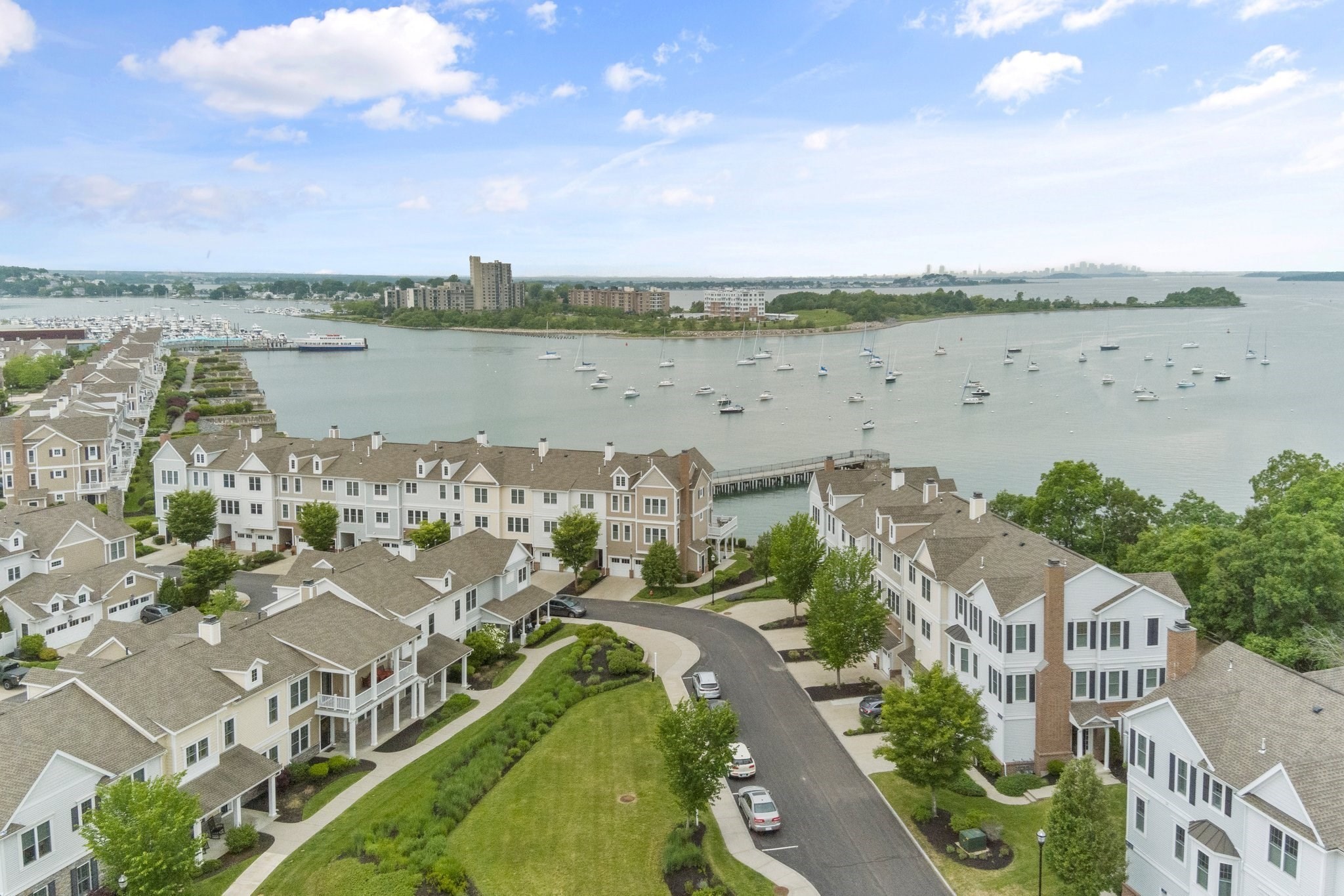 Hingham 2 Bed 3 Bath Condo for Sale 1,268,000