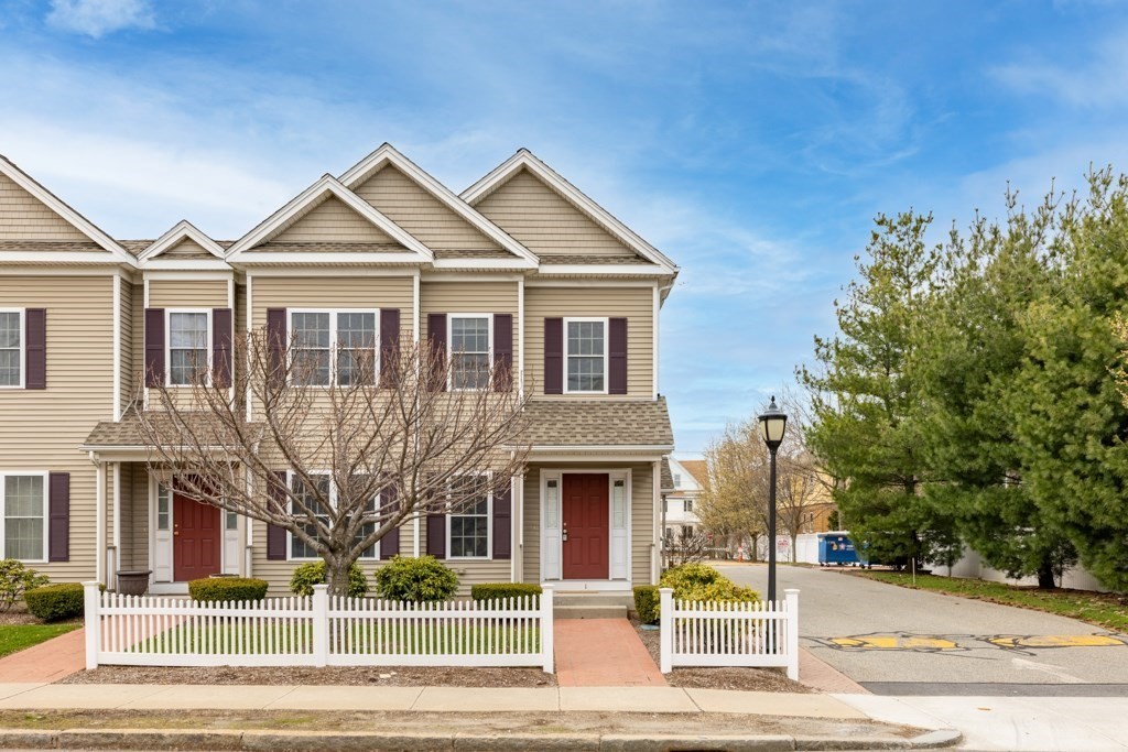 Medford 3 Bed 3 Bath Condo for Sale 749,000