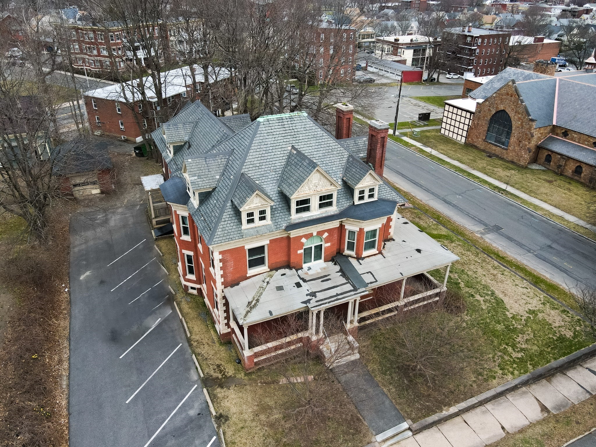 Holyoke 7 Bed 8 Bath MultiFamily Home for Sale 574,900