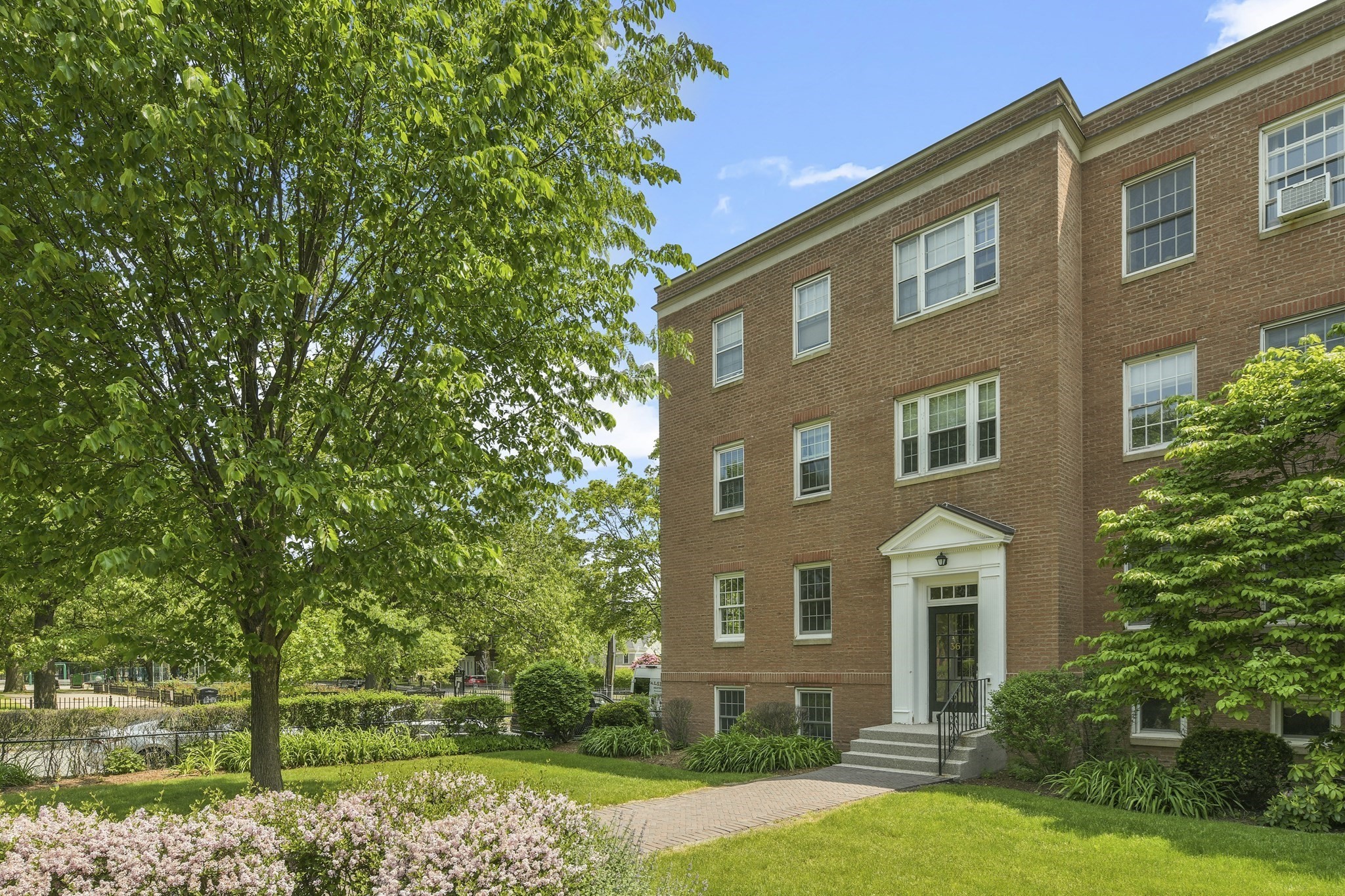 Brookline 1 Bed 1 Bath Condo for Sale 729,000