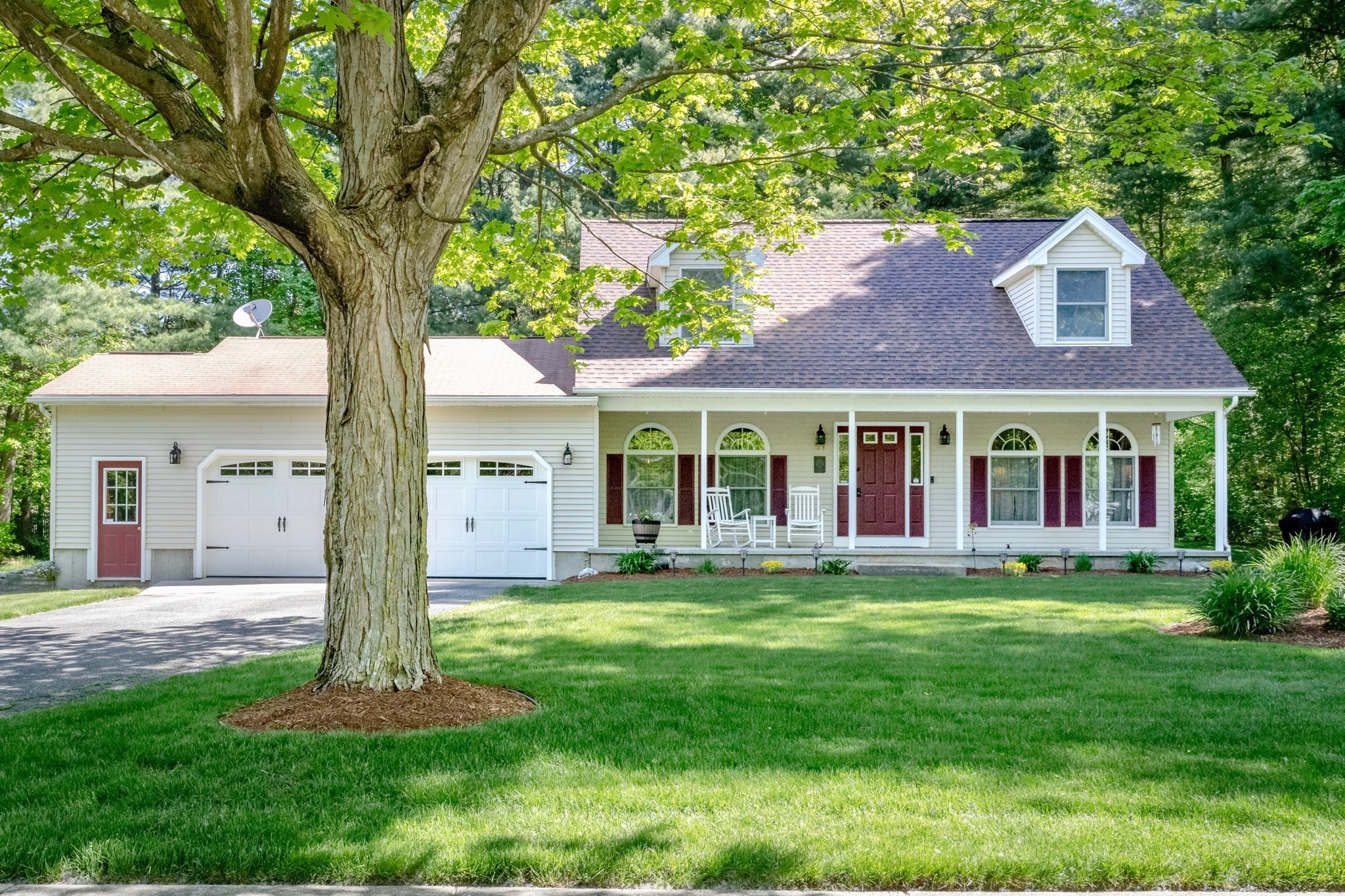 East Longmeadow 3 Bed 2 Bath Home for Sale 439,900