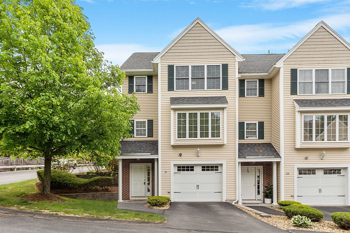 North Andover 2 Bed 3 Bath Condo for Sale 540,000