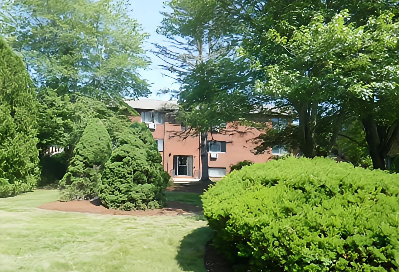 Stoughton 2 Bed 1 Bath Condo for Sale 305,000