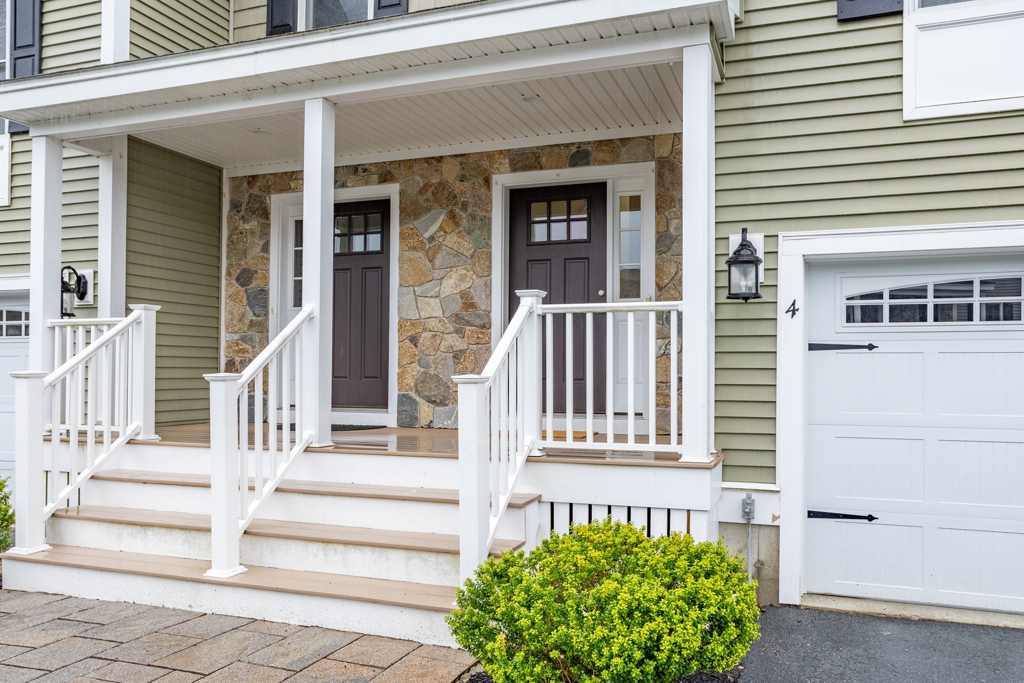 Westford 2 Bed 3 Bath Condo for Sale 747,000