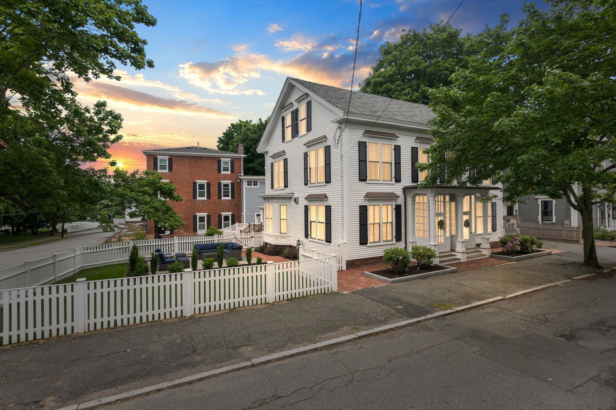 Newburyport 3 Bed 4 Bath Home for Sale 1,599,900