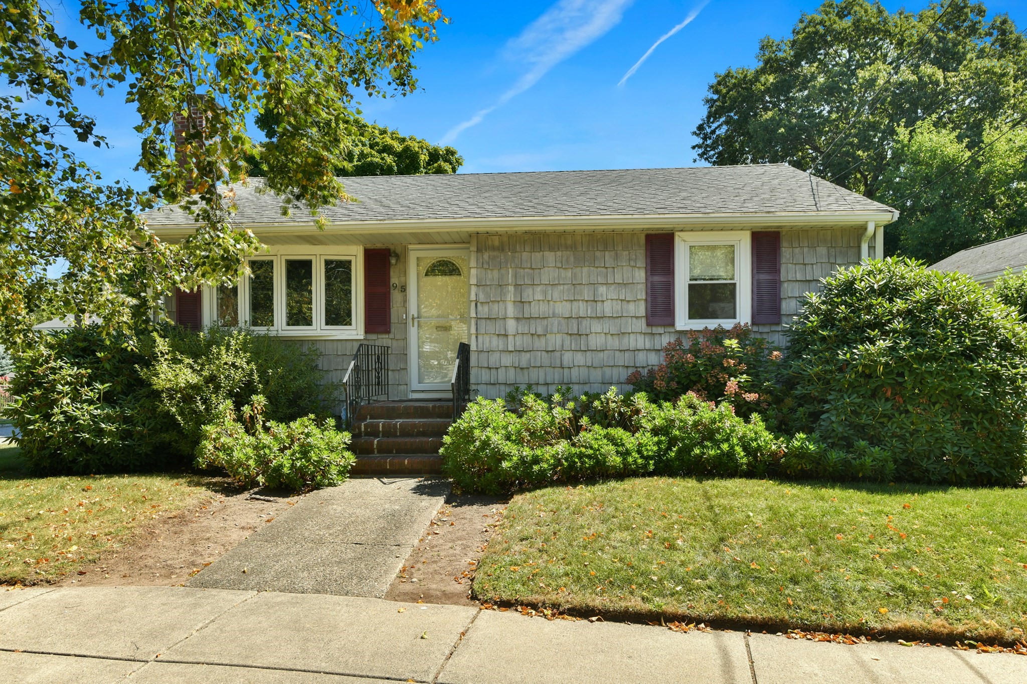 95 Laurie Ave, Boston - West Roxbury, MA 02132