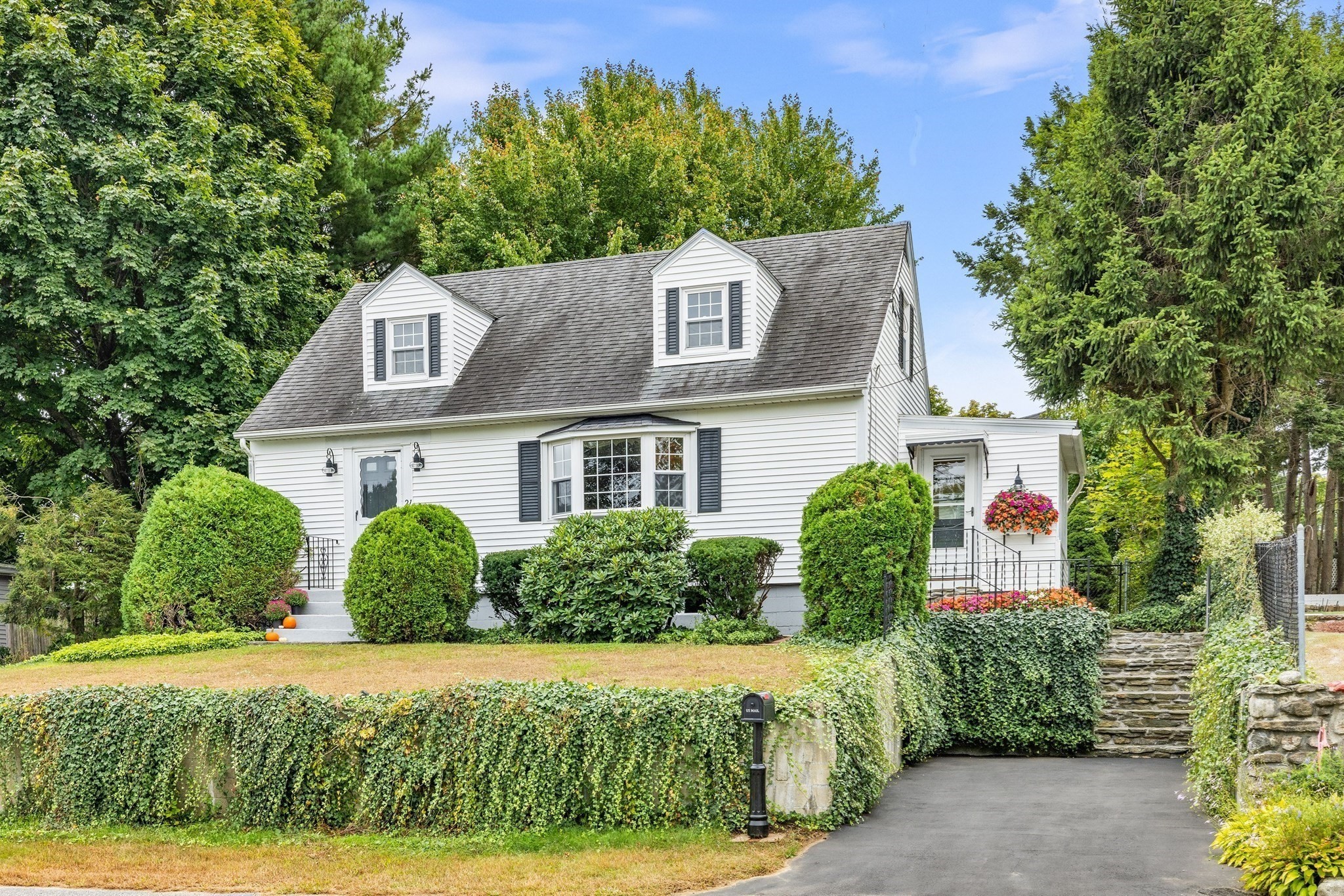 Leominster 3 Bed 1 Bath Home for Sale 379,900