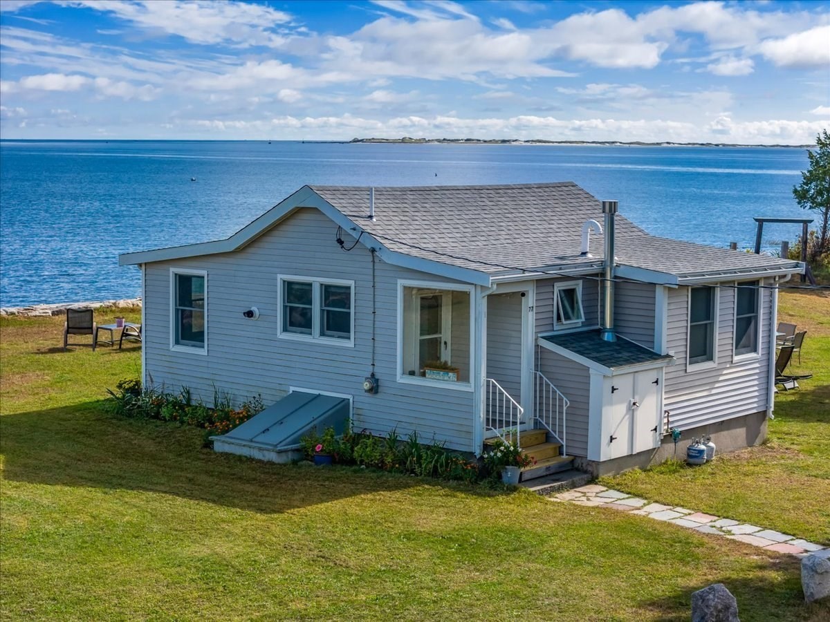 77 Hedge Rd, Plymouth, MA 02360