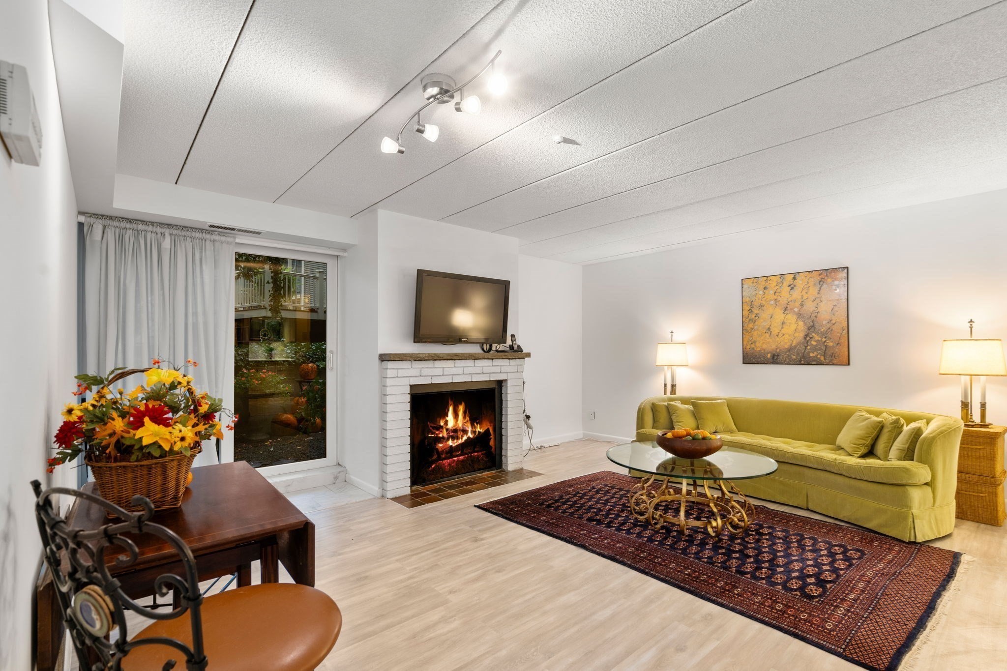 17 Healey Unit 103, Cambridge, MA 02138