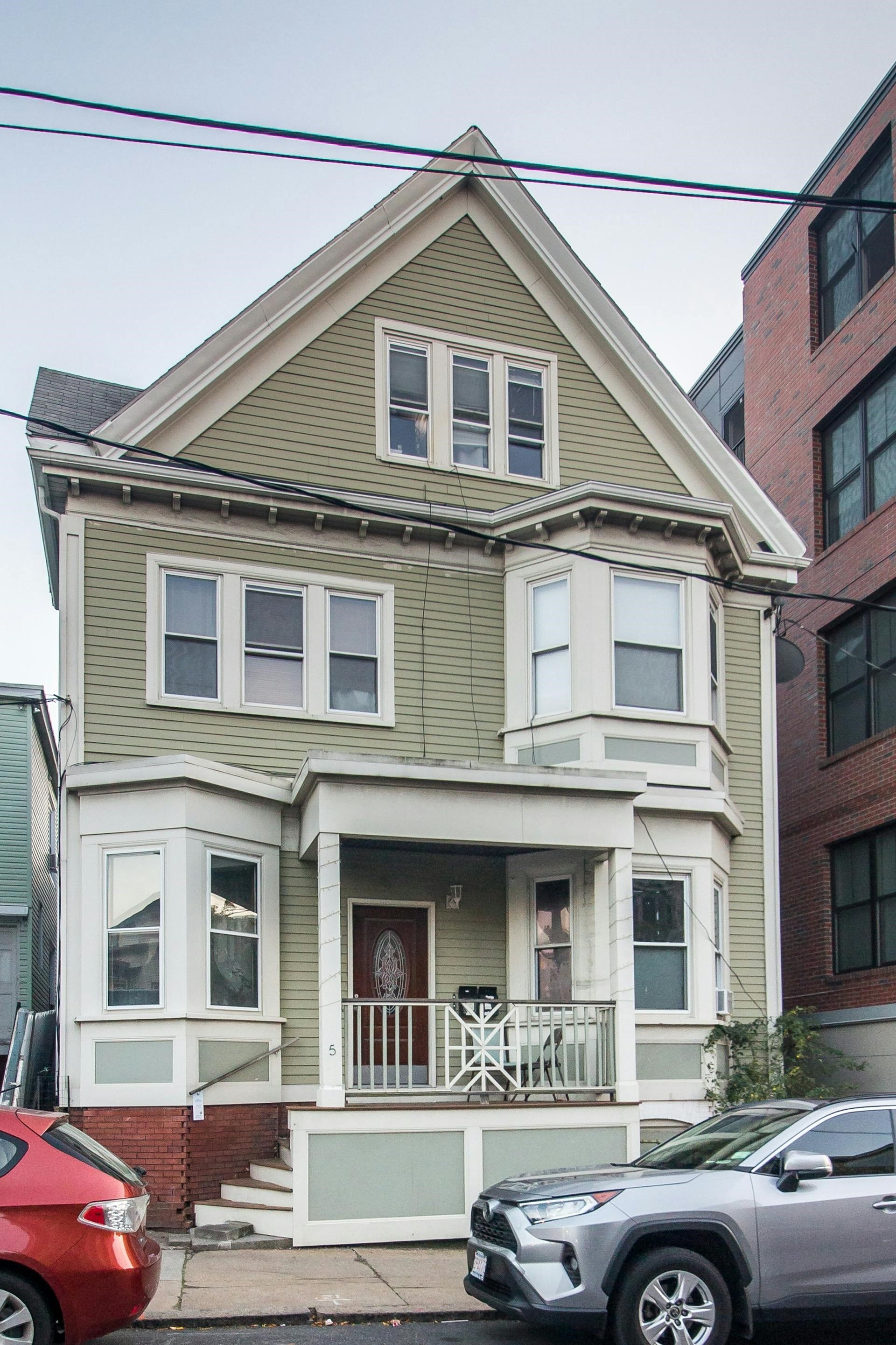 5 Falcon St, Boston - East Boston, MA 02128