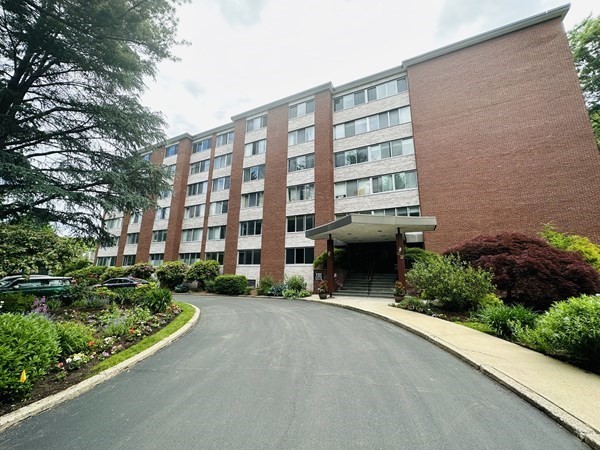 22 Chestnut Place Unit 106, Brookline, MA 02445