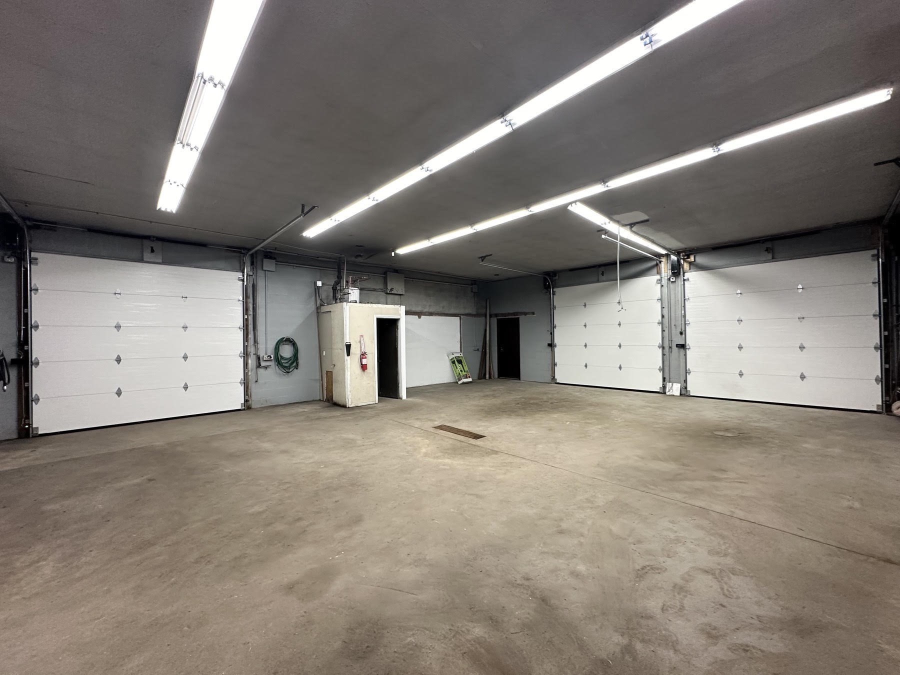 2 Elizabeth St, West Springfield, MA 01089 - Image 4