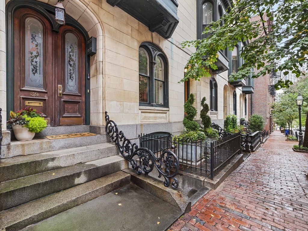 39 Hancock St, Boston - Beacon Hill, MA 02114