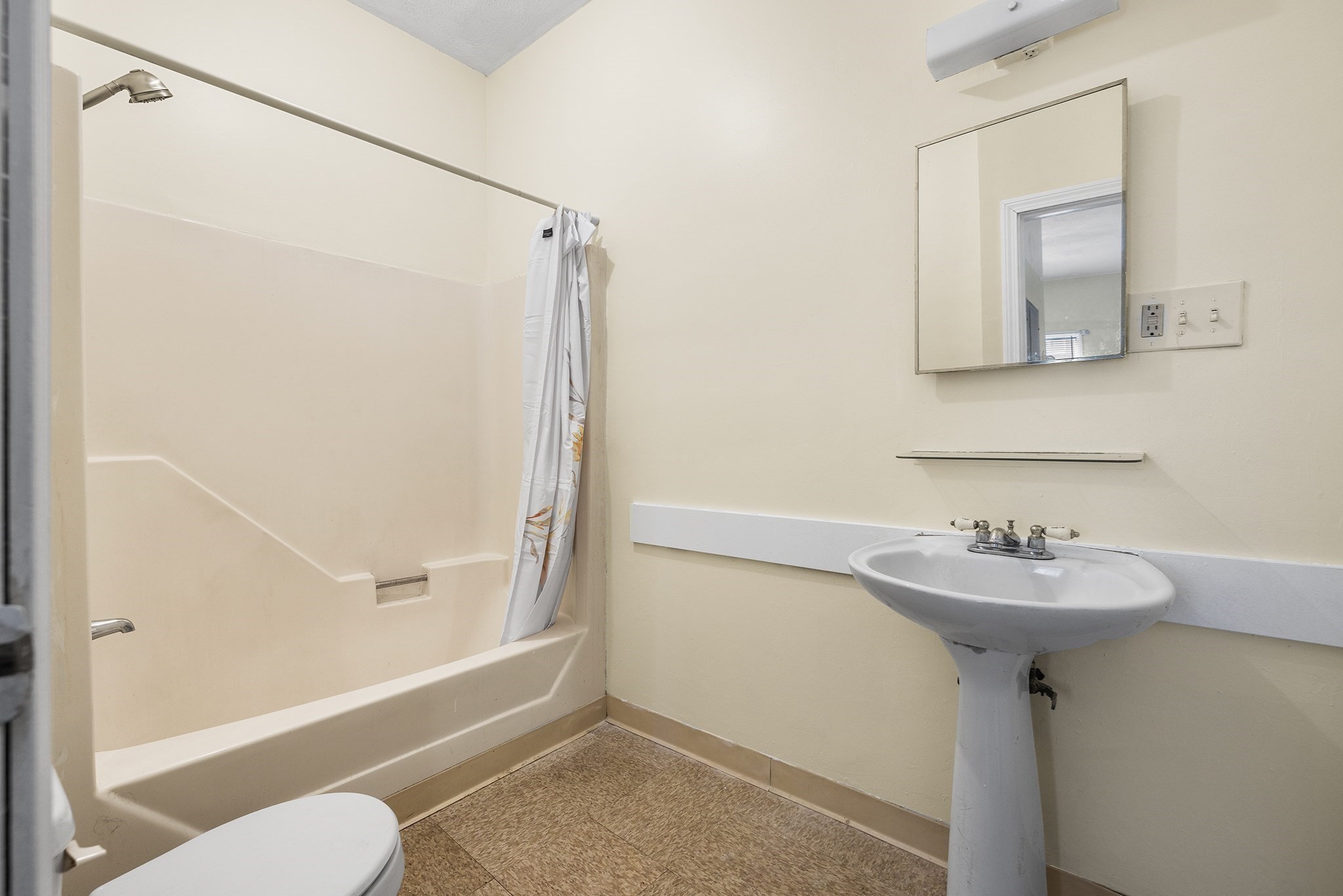 dorchester - #73322739