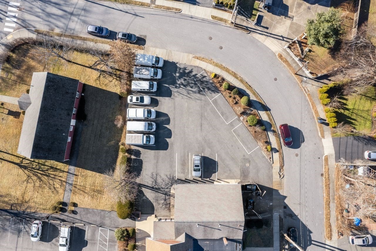 655 Saw Mill Brook Pkwy Unit E, Newton, MA 02459 - Image 3